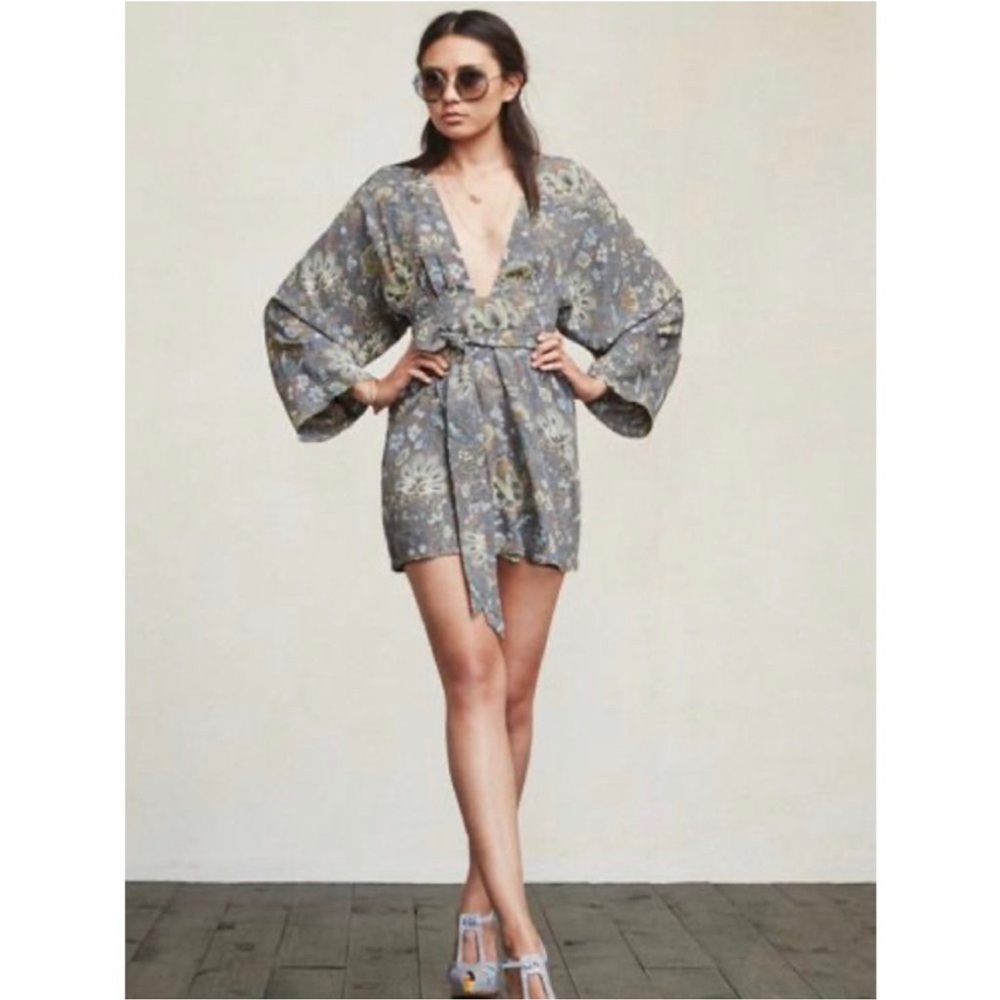 Reformation Fuji Kimono Dress Dark Sage Green
Boho Floral Size 4